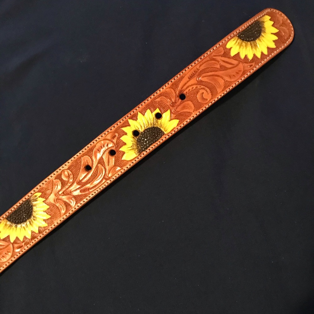 🌻 girasol hand painted and tooled belts 😍 - Picture 5 of 6